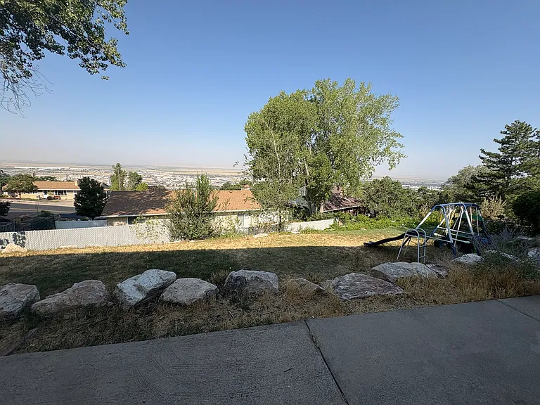 82 Angela Way #B — Photo 9