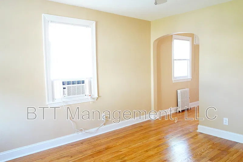 8105 Greenwood Ave — Photo 2