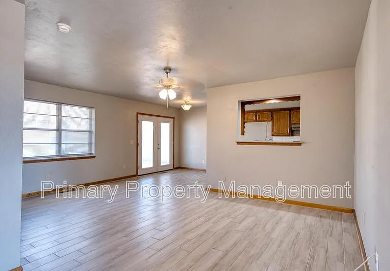 303 Kimberly Ln — Photo 3