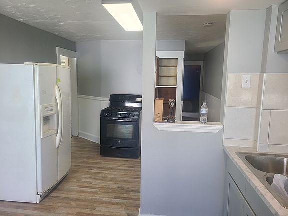 5th image of 52 1/2 Main St #1