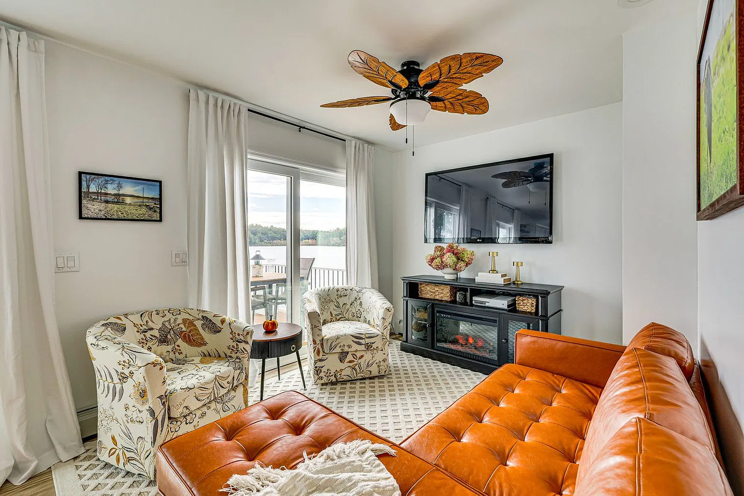 2 bed, 1.0 bath, 818 sqft, $4,271 — Photo 1