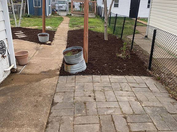 2nd image of 5128 Shaw Ave