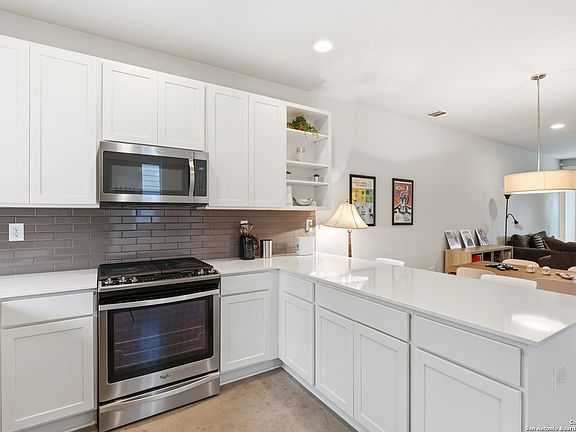 2nd image of 330 Clay UNIT 27