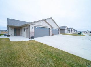 3804 E Brewster St E, Sioux Falls, SD 57108