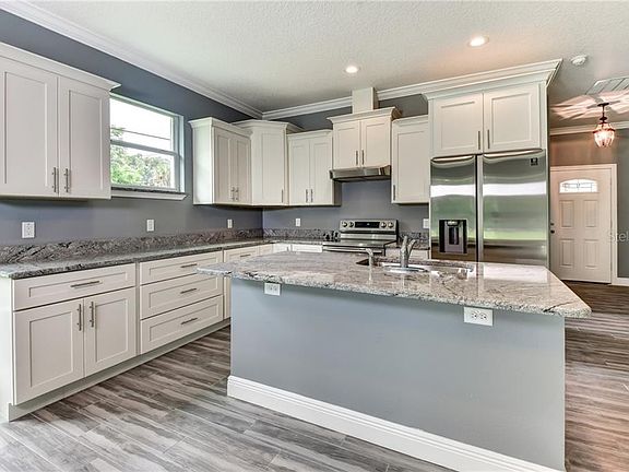 5th image of 443 W Voorhis Ave