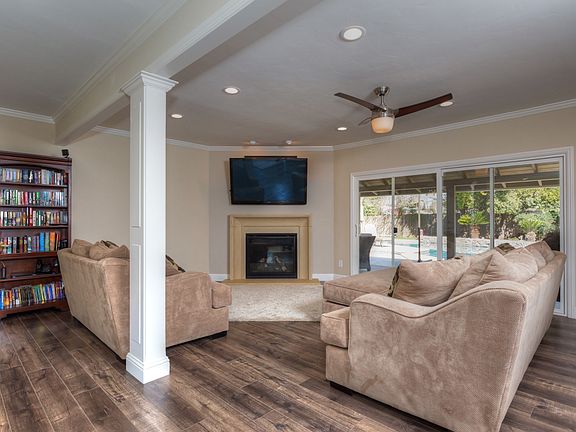 4th image of 848 Piccadilly Cir