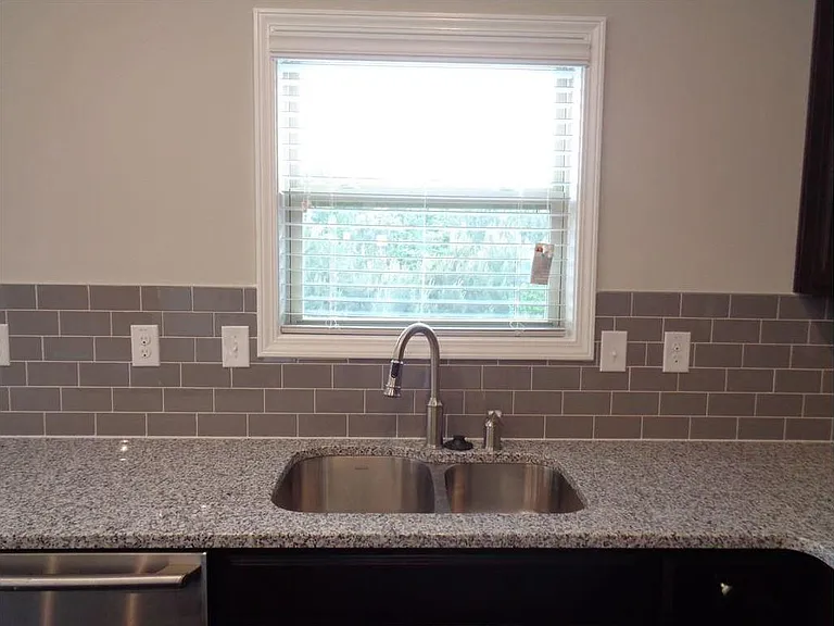 661 Sunset Park Dr — Photo 12
