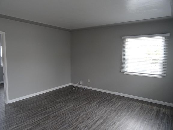 5th image of 565 Flower St #C