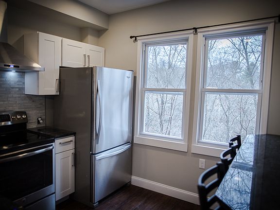 4th image of 114 Ferris Pl #1