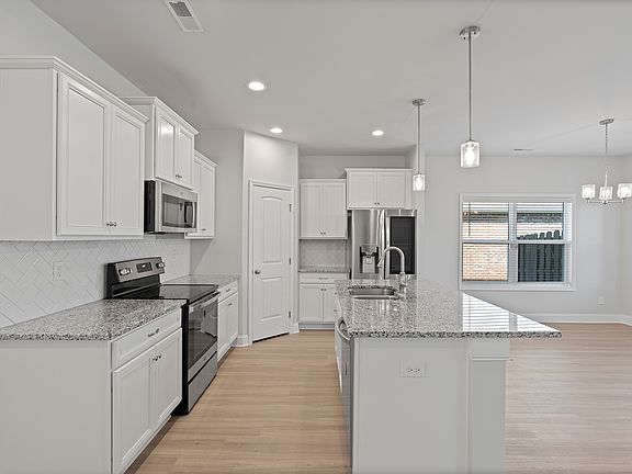 3rd image of 157 Cherry Laurel Dr