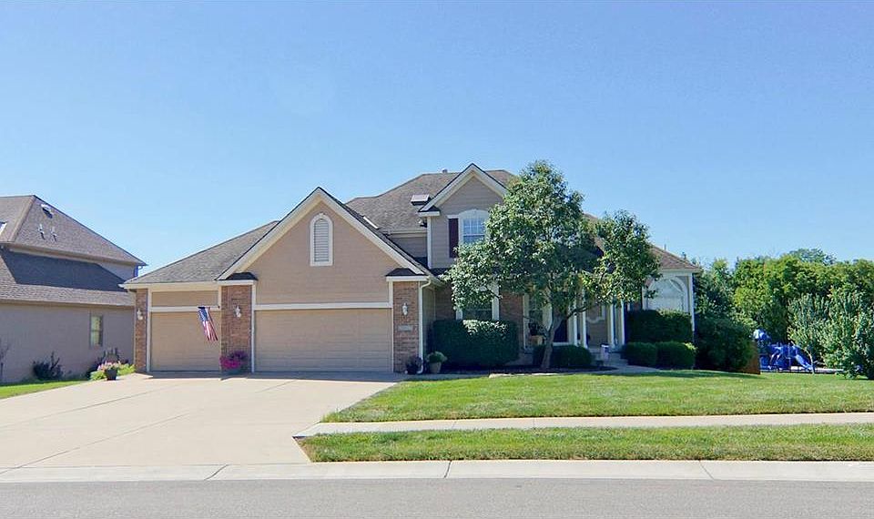 1st image of 2913 SW Saddlewood Dr