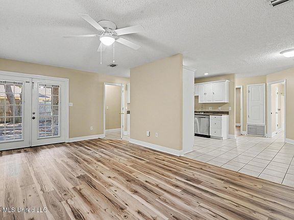 5th image of 1509 Porpoise St