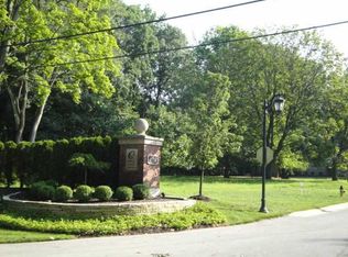 1 Corey Creek Rd, Toledo, OH 43623