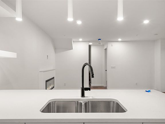 2nd image of 1102 Esquimalt Rd #Townhouse 2