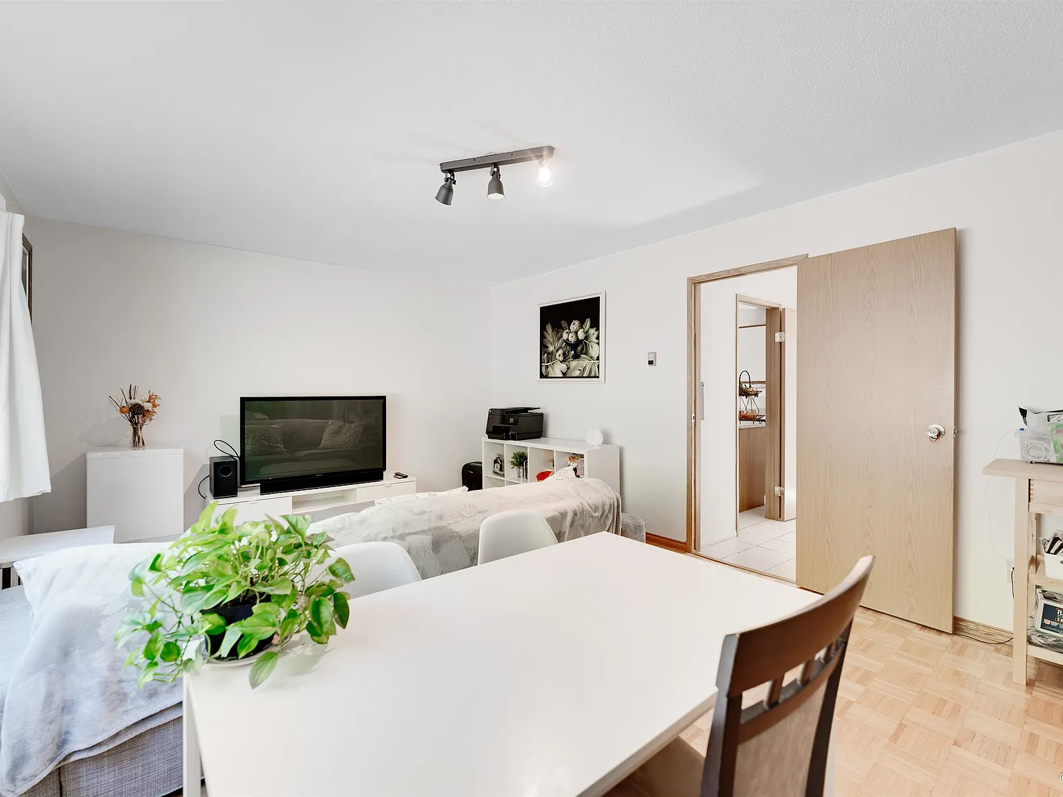 3 bed, 1400 sqft, $2,450 — Photo 4