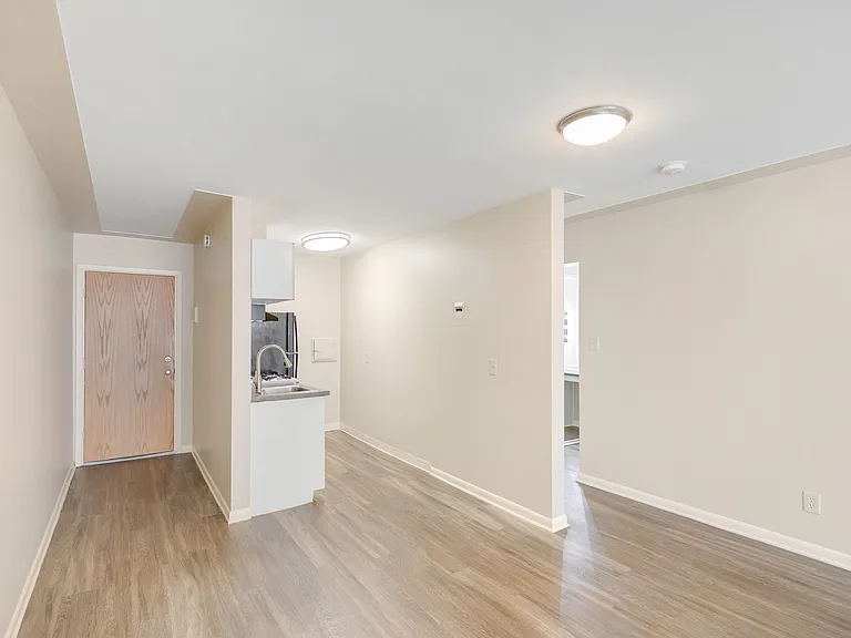 Dahlia Apartments — Photo 27