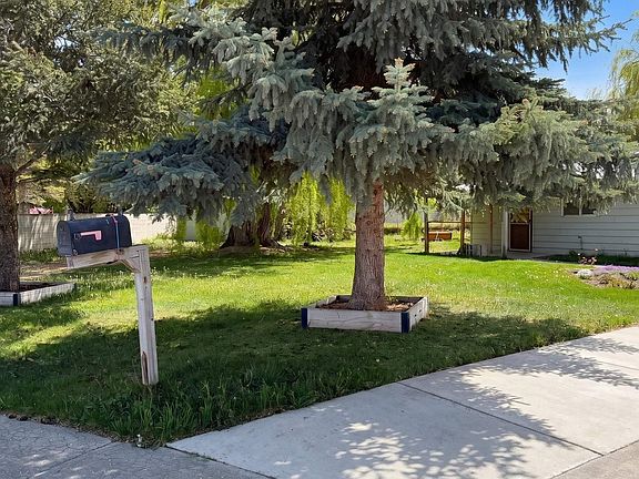 3rd image of 655 James Pl
