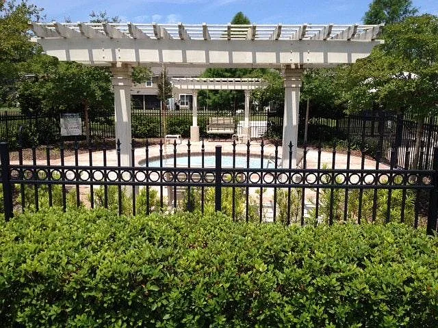 1049 N Black Cherry Dr — Photo 2