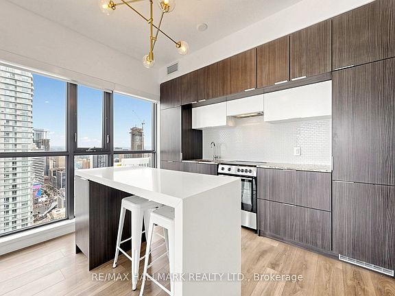 5th image of 159 Dundas St E #3901