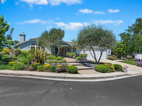 6 Netherton Ct, Moraga, CA 94556