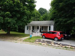 202 Highlawn Ave, Oak Hill, WV 25901