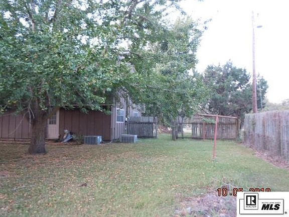 3rd image of 1129 Schneider Ln