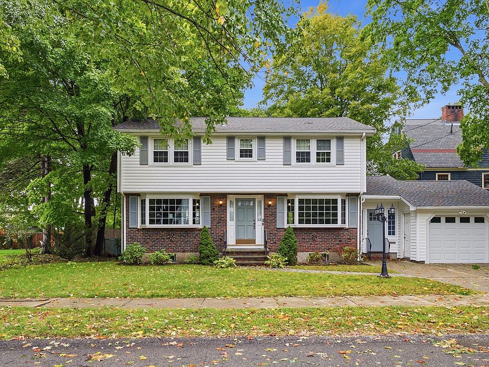 1st image of 11 Van Brunt Ave