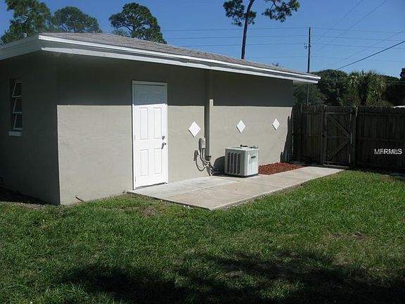 5th image of 1760 S Lake Ave