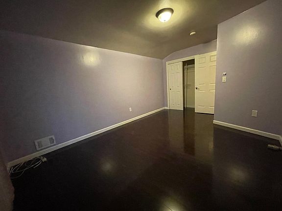 5th image of 305 Elverton Ave