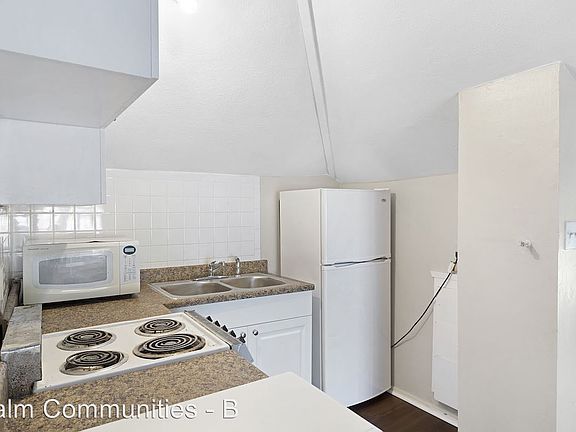 5th image of 656 Beach Dr NE APT 02