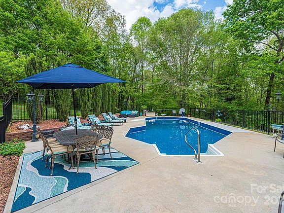 3rd image of 1454 Windemere Ln