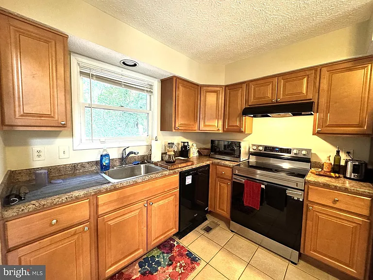 13 McNeil Ct — Photo 8