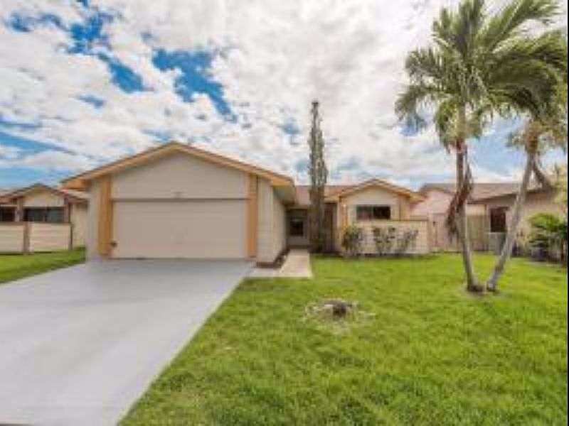 1st image of 21 Fawlkland Cir #21