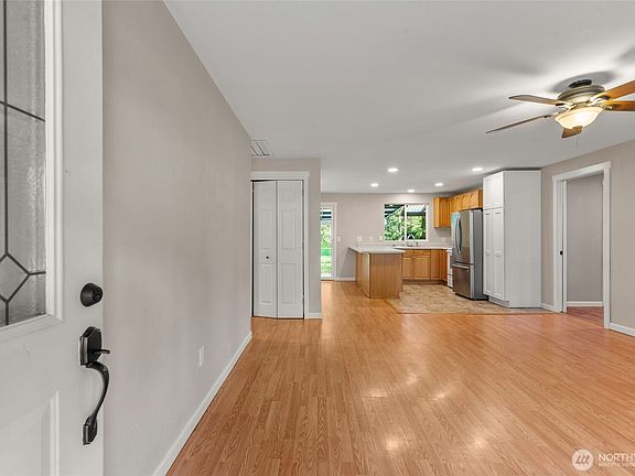 4th image of 10612 132nd Street Ct NW