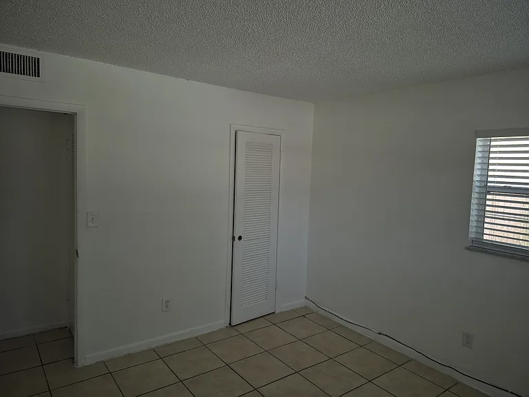 3661 SW 60th Ave — Photo 13