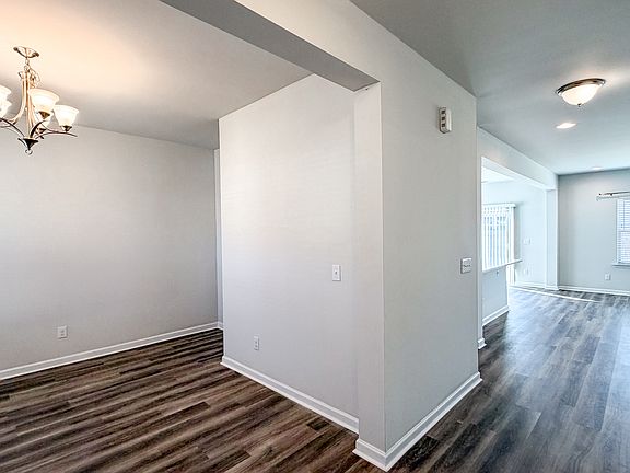 4th image of 993 Deaton Dr