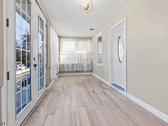 3rd image of 6 Center St