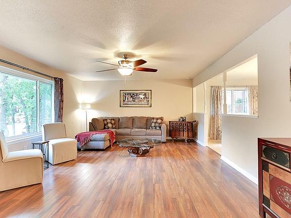2nd image of 1106 Driftwood Dr
