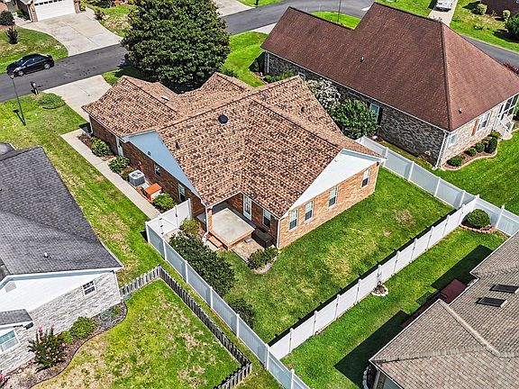 3rd image of 4204 Ravenwood Dr.