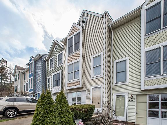 2nd image of 2209 Hawthorne Dr