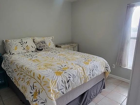 3rd image of 125 E Huisache St #B