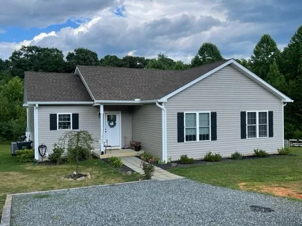 221 Barrington Dr, Stanardsville, VA 22973