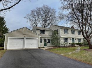 15 Robbins Dr, Barrington, RI 02806