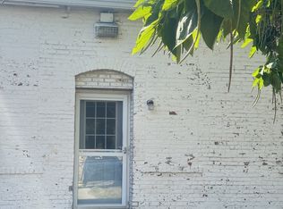 1039 W 3rd St, Dixon, IL 61021