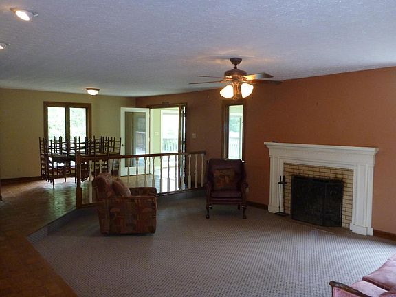 3rd image of 6904 Beaver Brook Dr