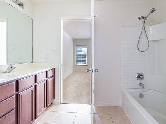 4th image of 128 Oriole Dr