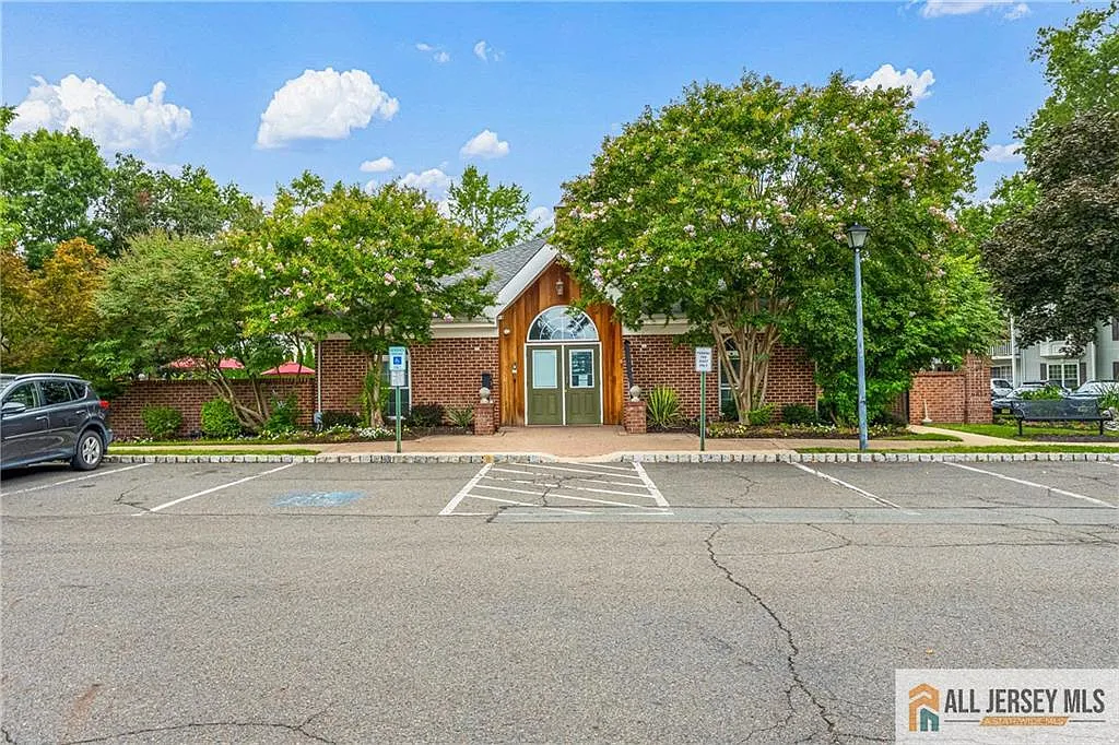3 bed, 2.5 bath, 1584 sqft, $2,875 — Photo 3