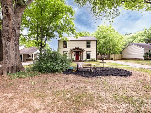 2nd image of 7826 Surreywood Pl