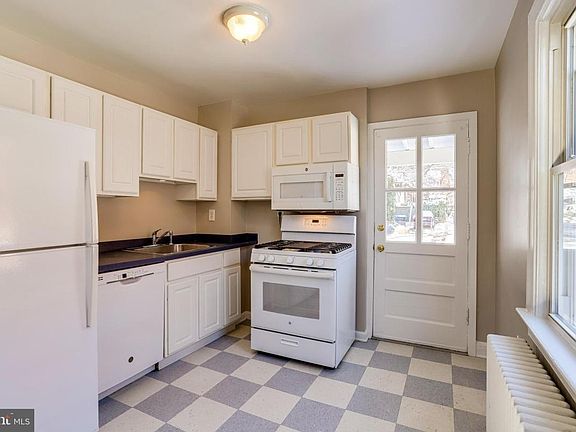 4th image of 530 E Alexandria Ave