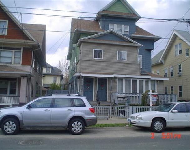 2nd image of 130 Lorraine St